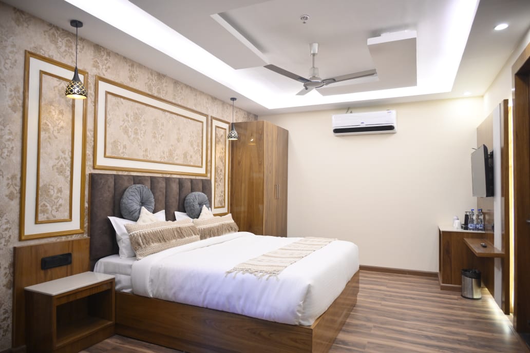 WhatsApp Image 2025-11-17 at 9.16.18 PM (2)