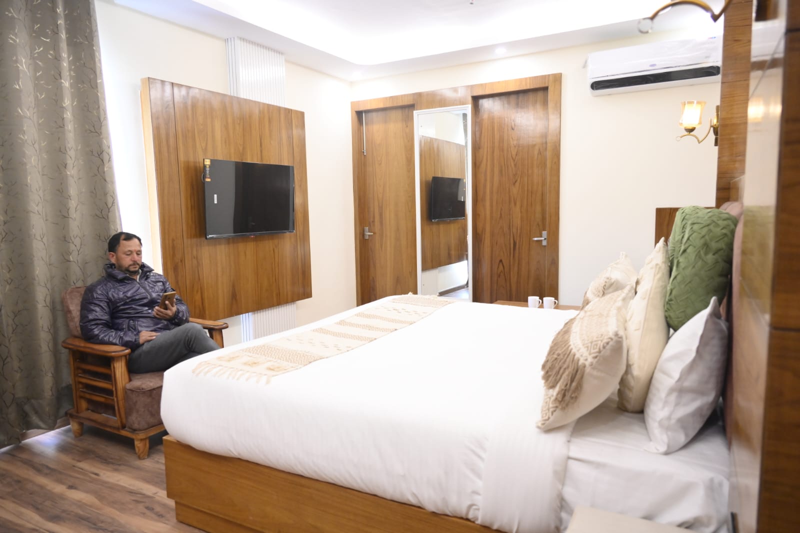 WhatsApp Image 2025-11-17 at 9.16.21 PM (2)